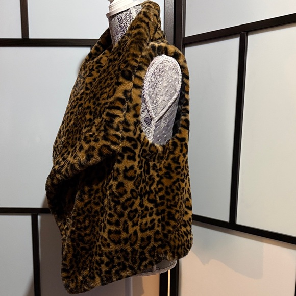 Catherine Malandrino Animal Print Faux Fur Vest - Picture 2 of 6